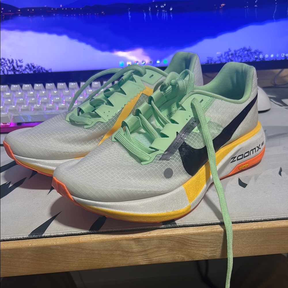 Nike ZoomX Running Shoes - Vibrant Design - Picture 1 of 5